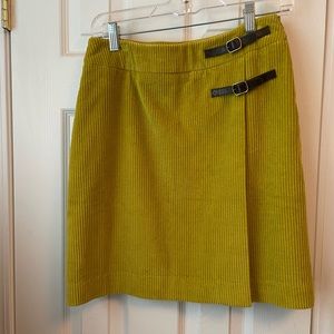 Corduroy Mini skirt w side zipper.  Excellent Condition!  Mustard color